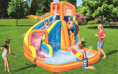 בריכת פעילות קטנה ומתנפחת לילדים עם מגלשת מים 53301 Bestway - דגם ZONE